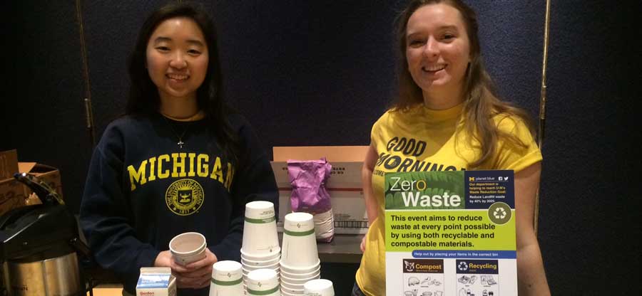 Students-staffing-zero-waste-event-(1)